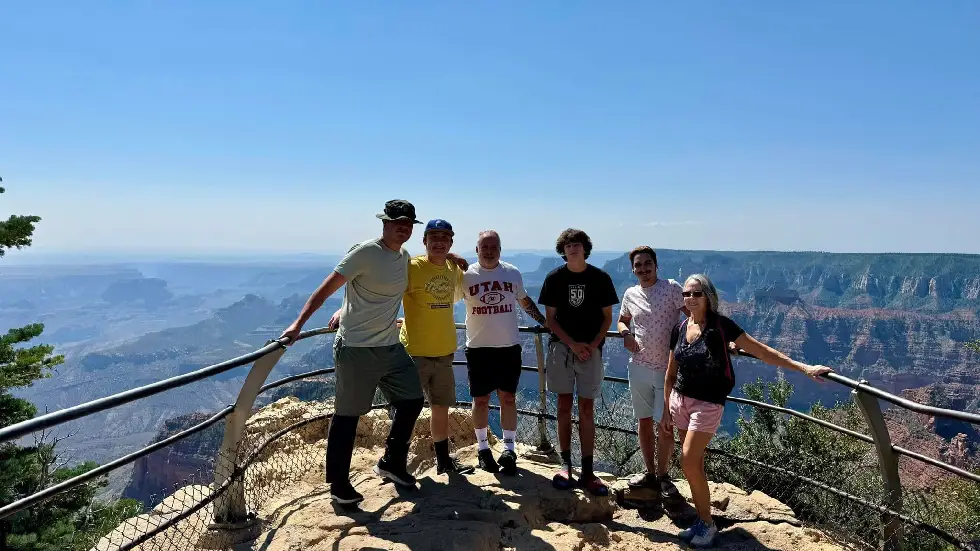 young-adults-hiking-supportive-staff-southern-utah-desert (1) Outdoor adventure