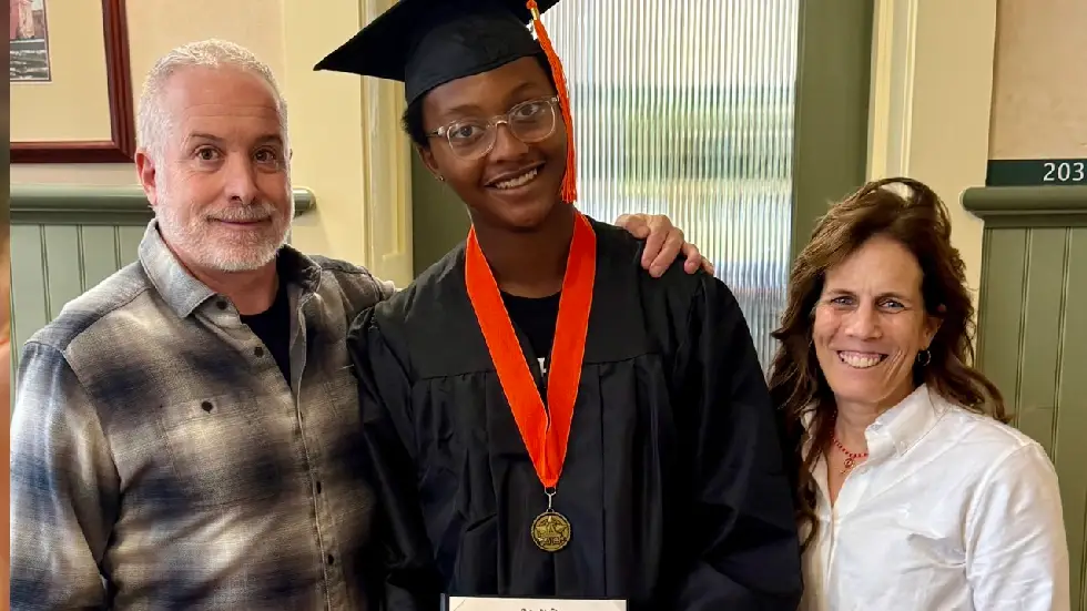 young-adults-hiking-supportive-staff-southern-utah-desert (3) Adult ADD is Affecting More Young Adults and Their Education Than You Might Think